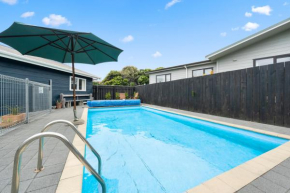 Bare Feet Retreat - Waikanae Beach Holiday Home